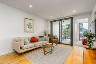 Modern 2BR Apartment in the Heart of the City - Hosted by Canstay - 3
