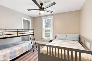 Beautifully Remodeled 4BR Home Near Niagara Falls - 6