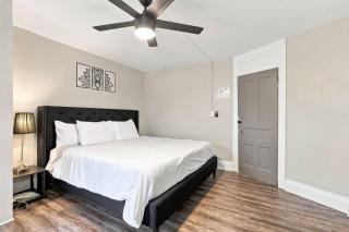 Beautifully Remodeled 4BR Home Near Niagara Falls - 1