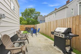 Beautifully Remodeled 5BR Home Near Niagara Falls - 3