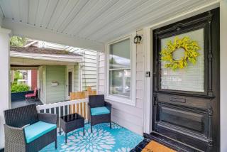 Beautifully Remodeled 5BR Home Near Niagara Falls - 1