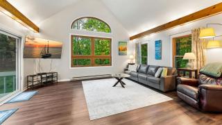 Scandia- Secluded Home, Walk to Marina, Game Room & Hot Tub - 2