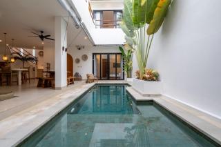 Villa Casa Diamanti - Luxury 3BR with Private Pool and Rooftop in Tumbakbayuh - 4
