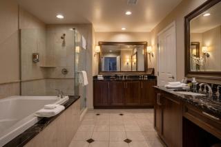 MGM Signature 11th Floor 1BR Strip View No Resort Fee - 9