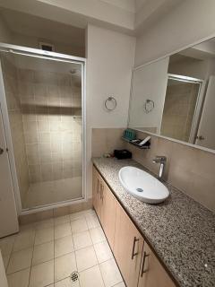 2 bed 1 bath apt airport transfers with pool gym - 5
