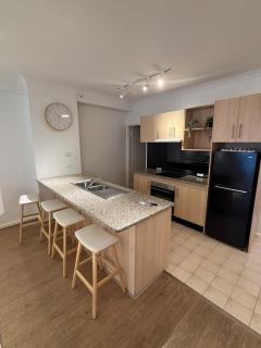 2 bed 1 bath apt airport transfers with pool gym - 7