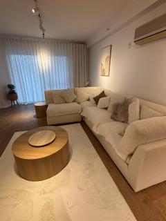 2 bed 1 bath apt airport transfers with pool gym - 4