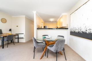 Howitt Place Apt minutes to Parliamentary Triangle - 5