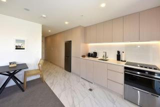 Free Carpark & Stylish City Apartment Near Te Kaha - 4