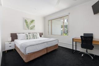 Escape on St Crispins Pet Friendly Retreat - 4
