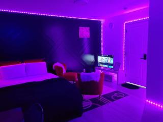 SwitHome Glen Suite & Studio Near YEG 2bed-2Baths - 1