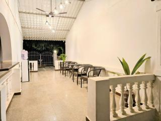 La Petite Boutique Hotel with Pool Near Beach and Airport - 9