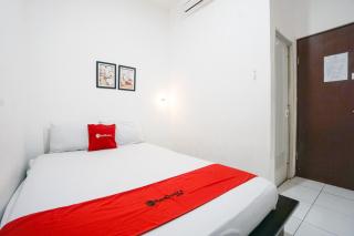 RedDoorz at Sirih Gading Guest House Tulungagung - 7