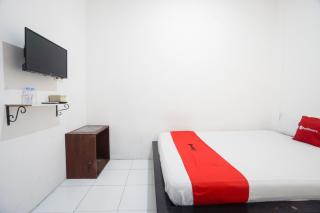 RedDoorz at Sirih Gading Guest House Tulungagung - 6