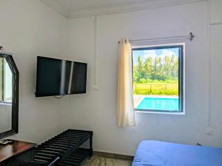 La Petite Boutique Hotel with Pool Near Beach and Airport - 5