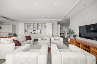Lvl 39 Penthouse - 55m2 balcony - Sleep 8 Sky Home - 2