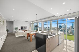 Lvl 39 Penthouse - 55m2 balcony - Sleep 8 Sky Home - 7