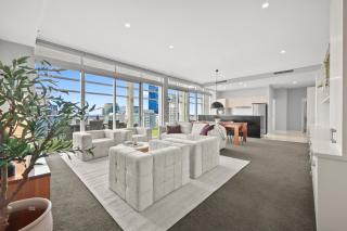 Lvl 39 Penthouse - 55m2 balcony - Sleep 8 Sky Home - 0