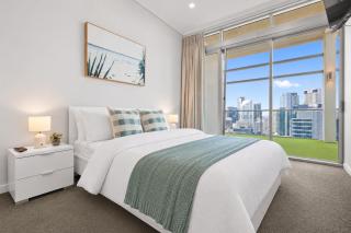 Lvl 39 Penthouse - 55m2 balcony - Sleep 8 Sky Home - 5