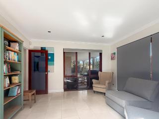 Beachside 4-Bed House With Pool In Warnbro - 6