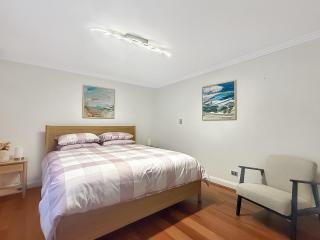 Beachside 4-Bed House With Pool In Warnbro - 1