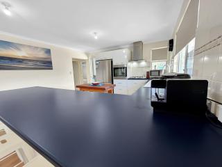 Preston Beach Escape - Boat & Caravan Parking - 6