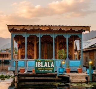 Houseboat Dal lake IBLALA - 9
