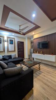2 Bedroom luxury Apartment with Free WiFi & Parking - 4