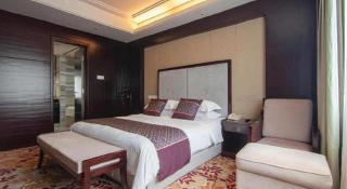 River & Holiday Chongqing Jindaoxia Hotel - 1