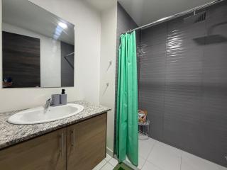 Suite near the Metro, with a View & Gym - 3