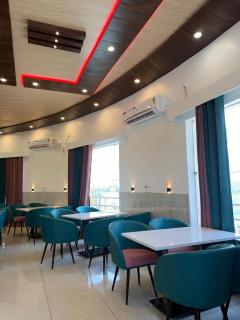 Apni Haveli Hotel And Family Restaurant - 1