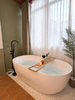 Central D1 3BR 4BA Home l Private Rooftop BBQ - 2
