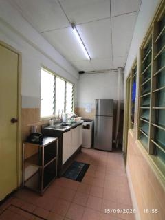 Two-storey house with 5 single beds - 8