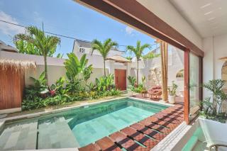 Villa Tomi - 3BR Bamboo Retreat in Pererenan - 6