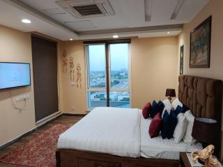 The Perfect Blend of Price and Comfort in GCM laxor Stay in Prime location - Lahore - 0