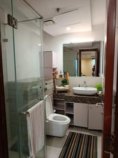 The Perfect Blend of Price and Comfort in GCM laxor Stay in Prime location - Lahore - 2