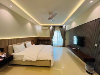 Heaven In Karachi - 8