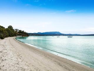 Exquisite Waterfront Oasis Near Bruny Hobart - 7
