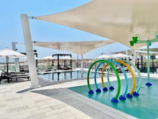 Stunning 2BR Golf & Circuit Views Yas Island - 5