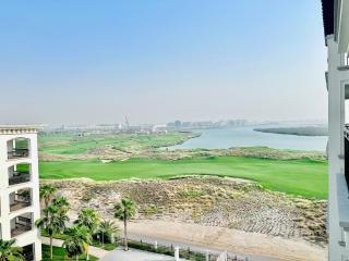 Stunning 2BR Golf & Circuit Views Yas Island - 4