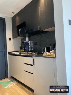 NeonSky Suites Upper Hill - Deluxe Serviced Studio, Heated Infinity Pool, Gym, 20 mins to JKiA - Nairobi - 5