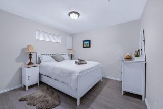 Cozy West Side Lower Suite l Easy Access UBC & DT - 2