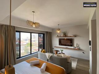 NeonSky Suites Upper Hill - Deluxe Serviced Studio, Heated Infinity Pool, Gym, 20 mins to JKiA - Nairobi - 2