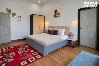 Grey Sky by VEO, StayVista - 3BHK Pet-Friendly Villa with Private Pool - 1