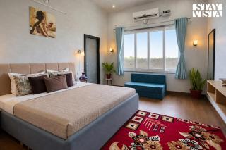 Grey Sky by VEO, StayVista - 3BHK Pet-Friendly Villa with Private Pool - 2