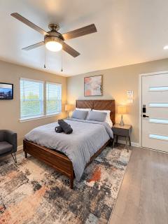 Cozy Studio Near The Domain & Burnet Road - 4