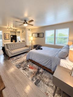 Cozy Studio Near The Domain & Burnet Road - 3