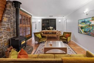 Warm, character-filled retreat with games room - 8