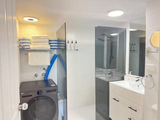 Noosa Luxury Resort Apartment - 6