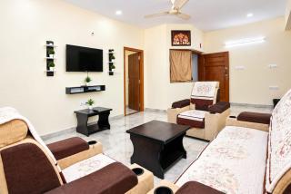 2bhk Apartment with Balcony, AC, TV , Hot Water and Parking, SV Homestay - 6